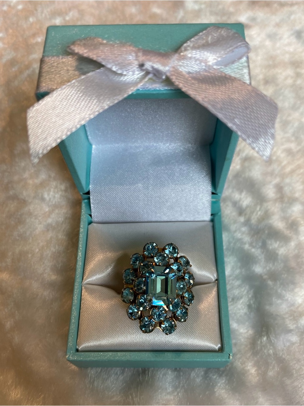 🍀VTG Sparkling Aqua Crystal Cocktail Ring